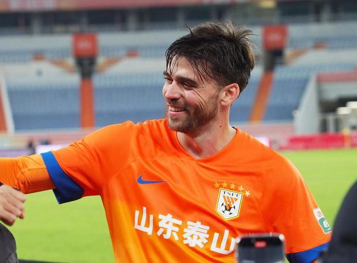 开云体育app官网下载地址-德转宣！津门虎敲定阿代米离队最佳替身，曾跟克雷桑搭档踢葡超